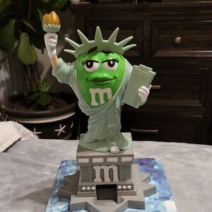 Green M&M Statue of Liberty Despenser